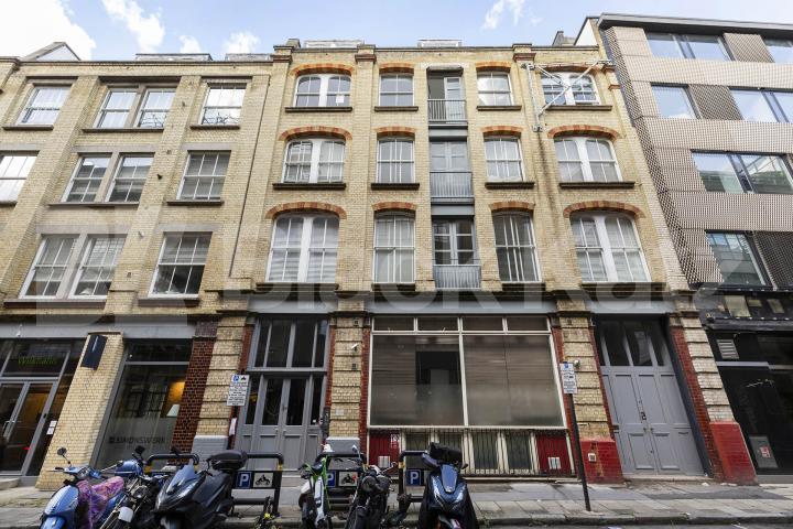 Stunning and spacious 3 bed warehouse conversion in the popular Clerkenwell area Great Sutton Street , Clerkenwell / Farringdon